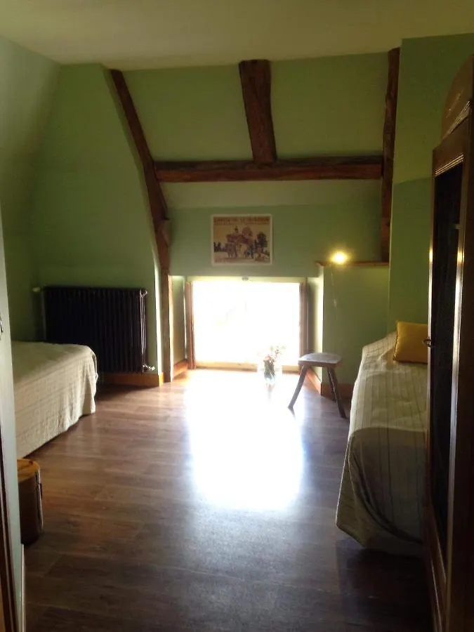 Les Acajous Bed & Breakfast Chalinargues