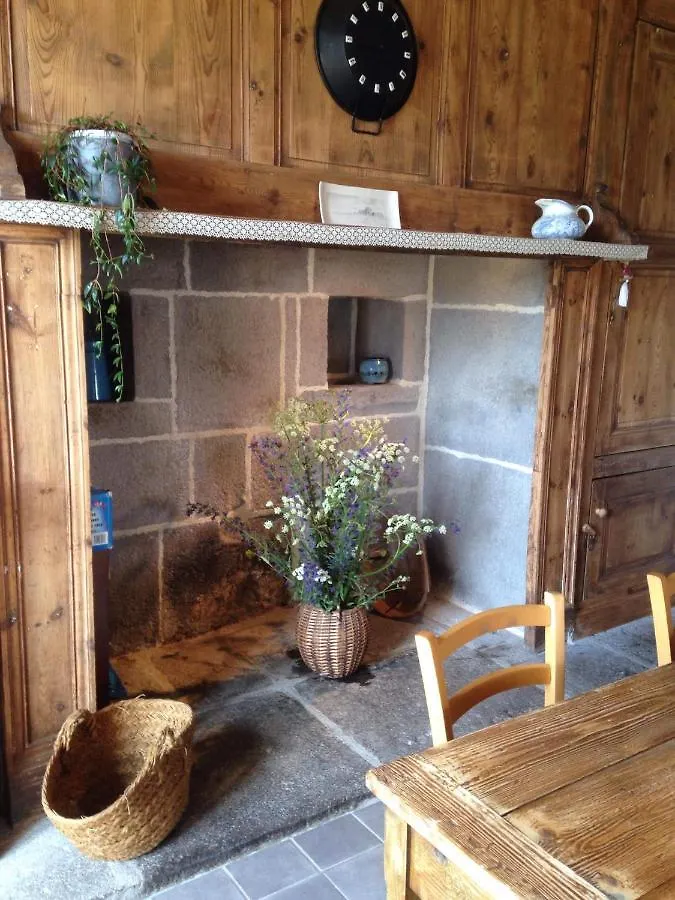 Les Acajous Bed & Breakfast Chalinargues 0*,