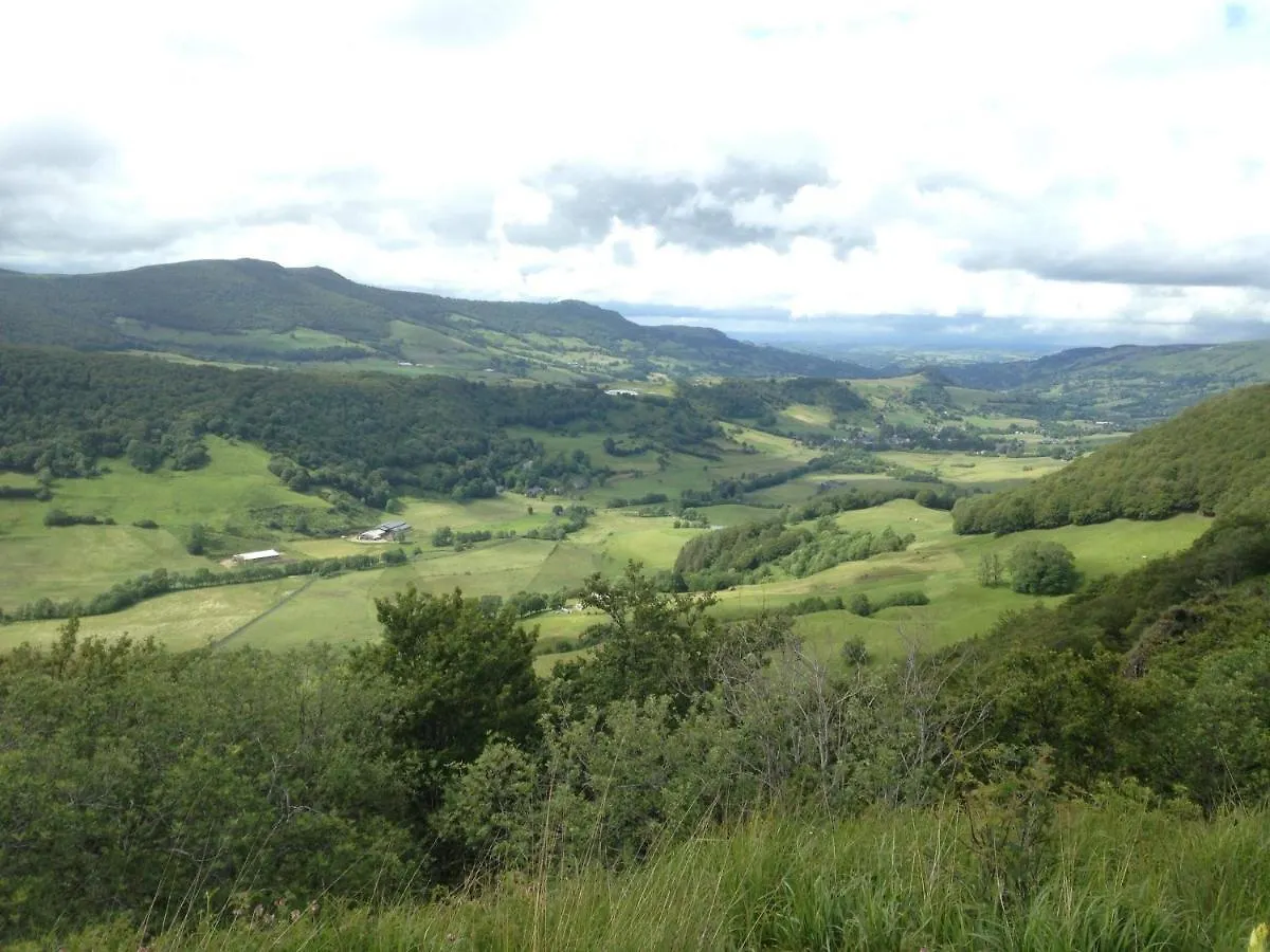 Les Acajous Bed & Breakfast Chalinargues 0*,  France