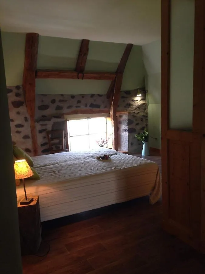 Les Acajous Bed & Breakfast Chalinargues 0*,  France